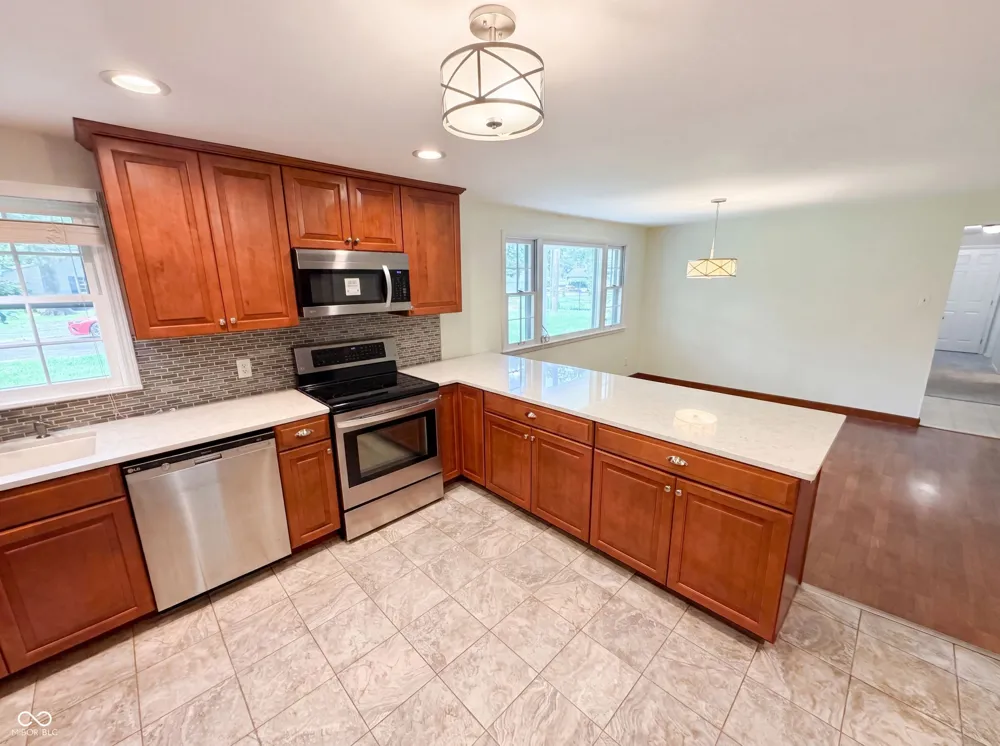 1537 W 74th Place Indianapolis, IN 46260