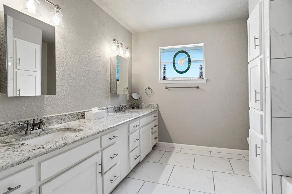 5920 Diamond Oaks Drive S Haltom City, TX 76117