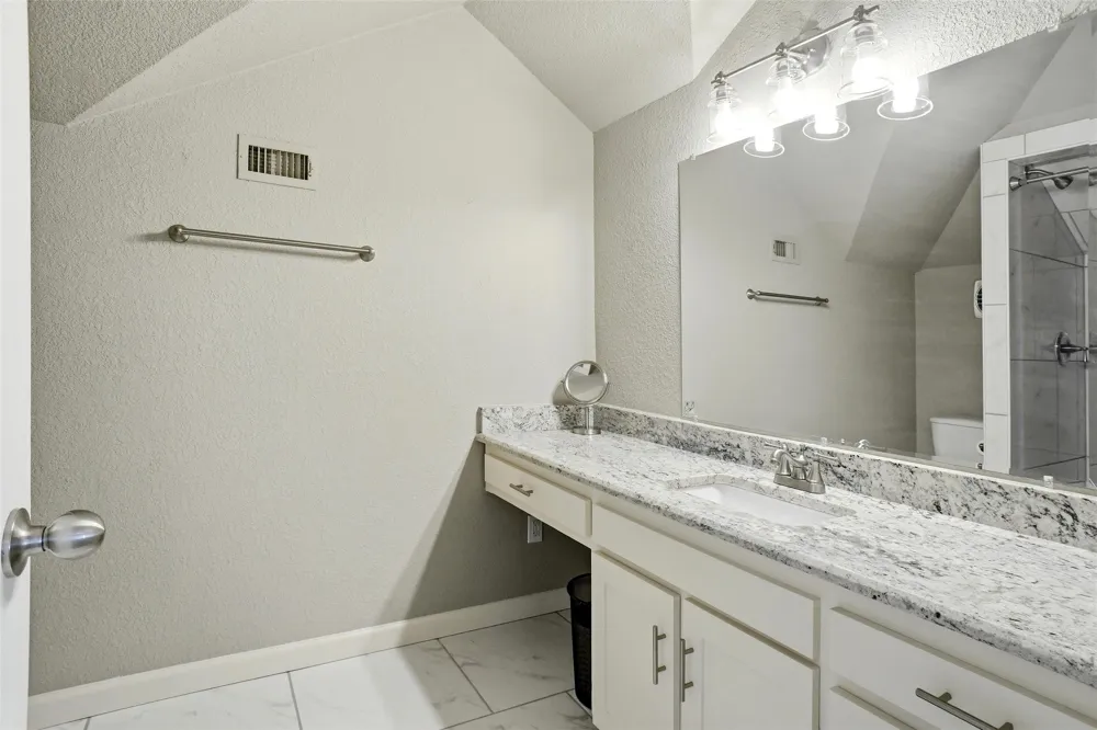 5920 Diamond Oaks Drive S Haltom City, TX 76117