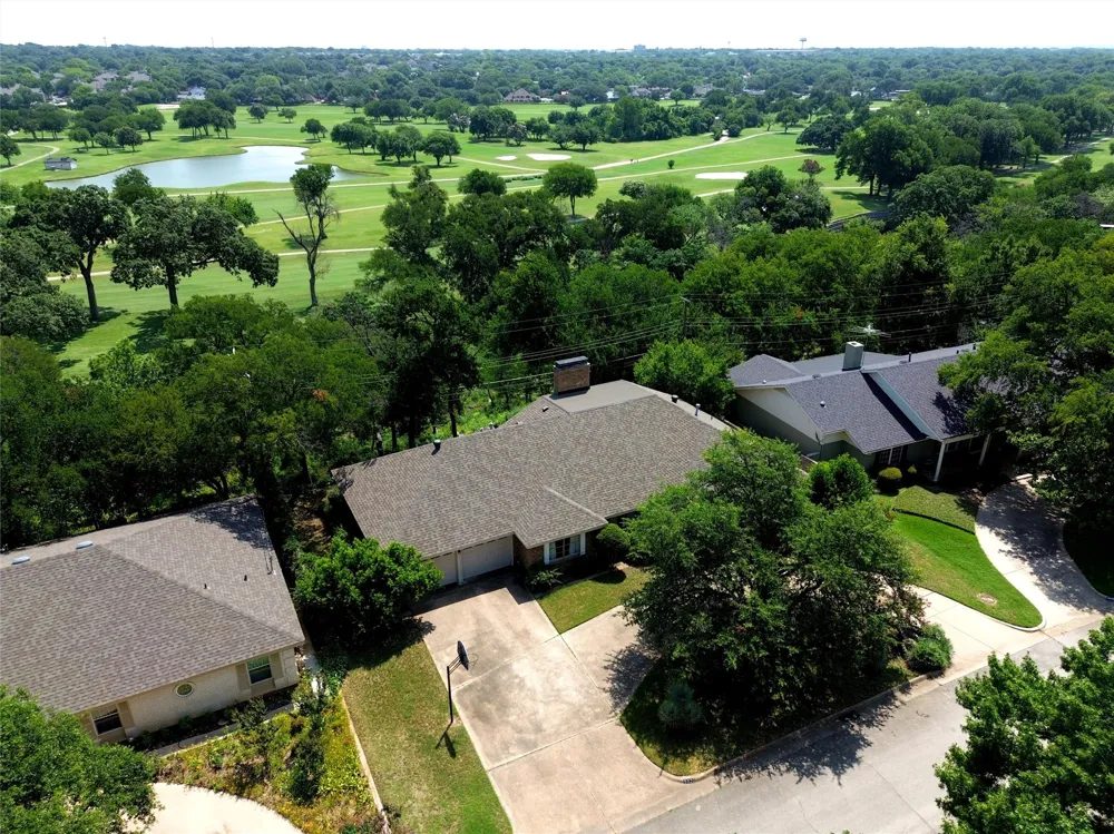 5920 Diamond Oaks Drive S Haltom City, TX 76117