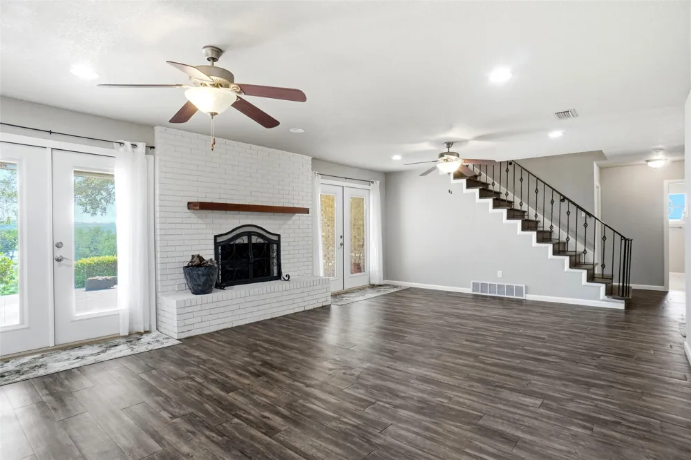5920 Diamond Oaks Drive S Haltom City, TX 76117