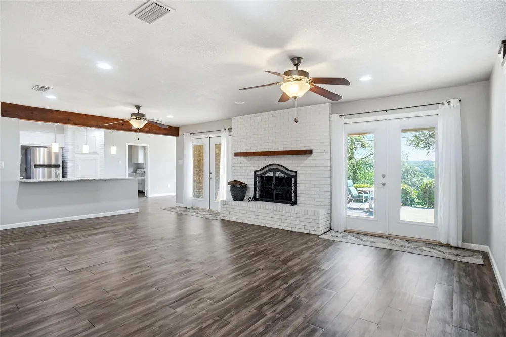 5920 Diamond Oaks Drive S Haltom City, TX 76117