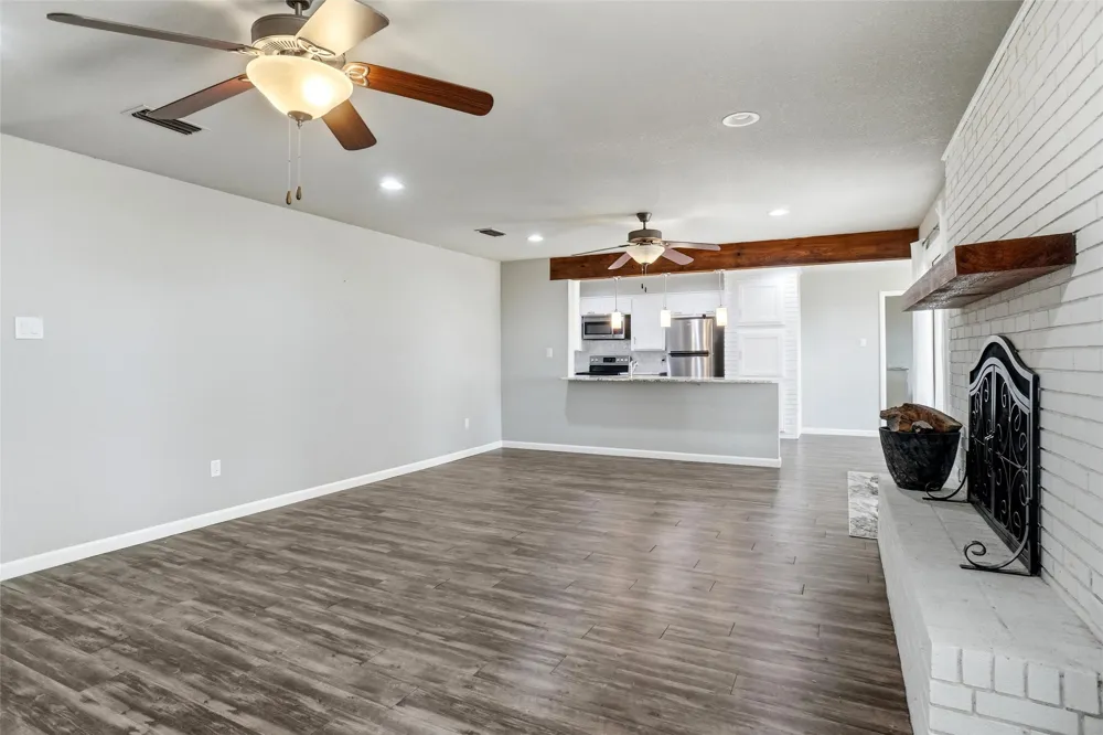 5920 Diamond Oaks Drive S Haltom City, TX 76117