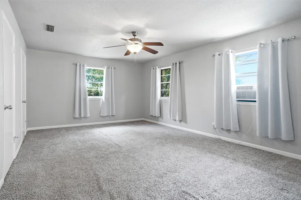 5920 Diamond Oaks Drive S Haltom City, TX 76117