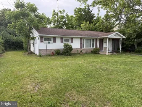 1811 HOLLY LANE
