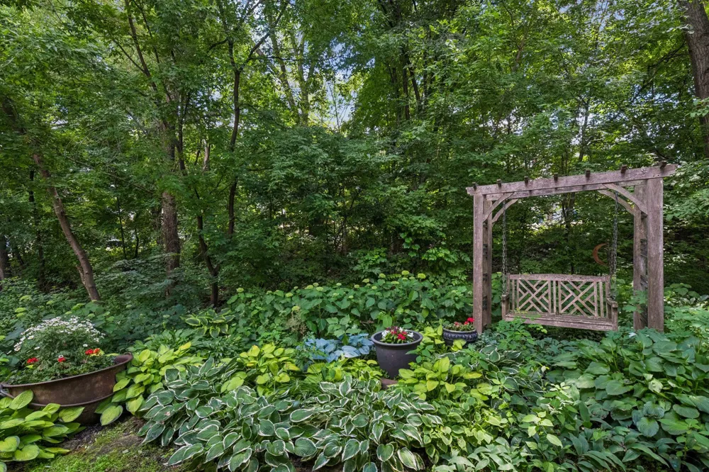 1140 Hollybrook Drive Wayzata, MN 55391