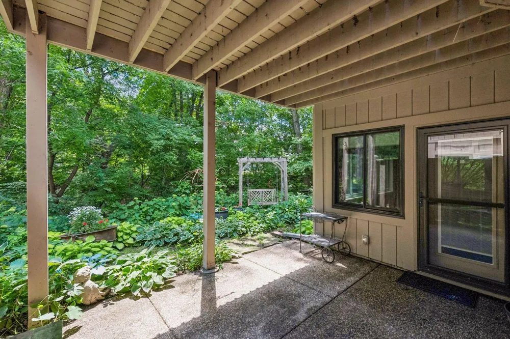 1140 Hollybrook Drive Wayzata, MN 55391