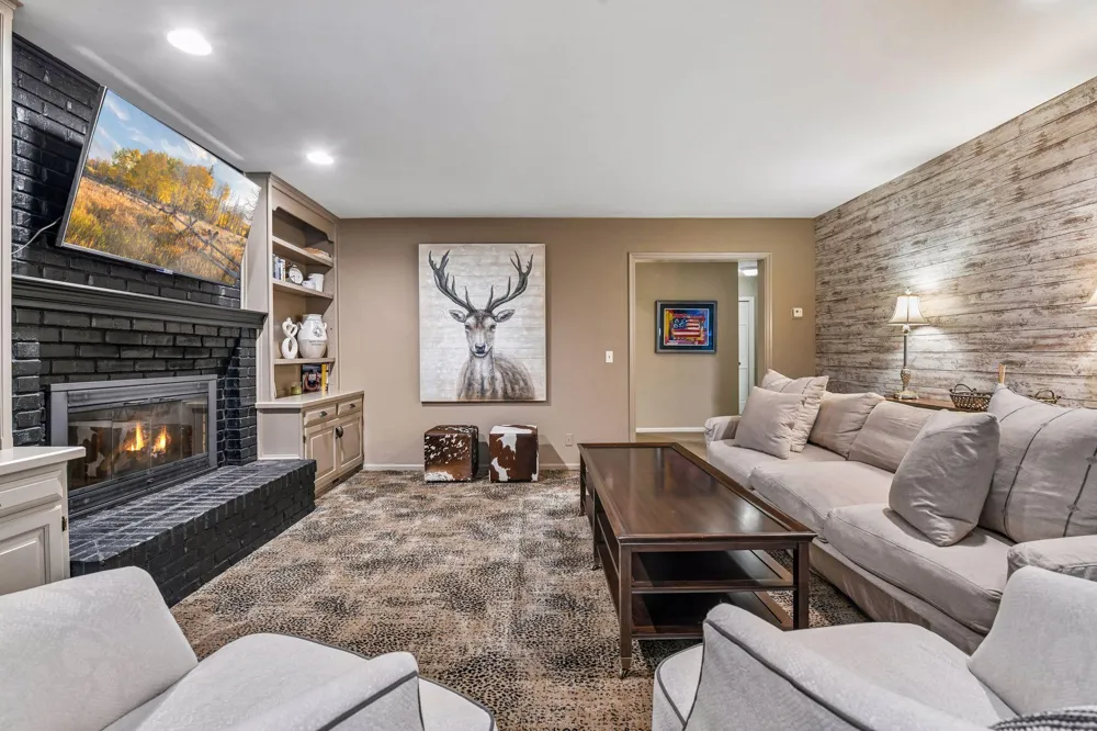 1140 Hollybrook Drive Wayzata, MN 55391