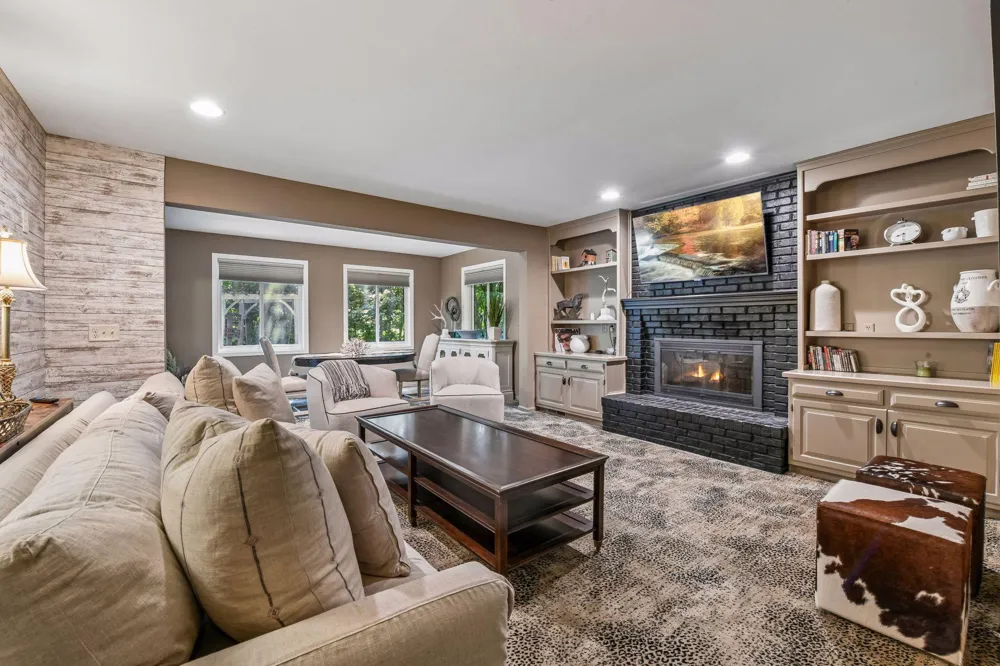 1140 Hollybrook Drive Wayzata, MN 55391