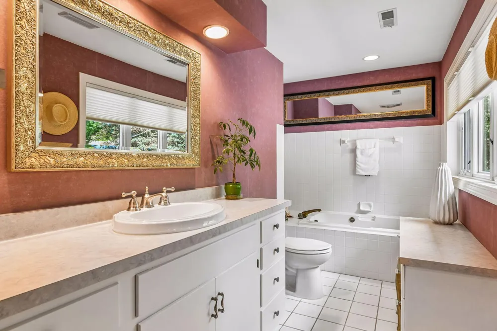1140 Hollybrook Drive Wayzata, MN 55391