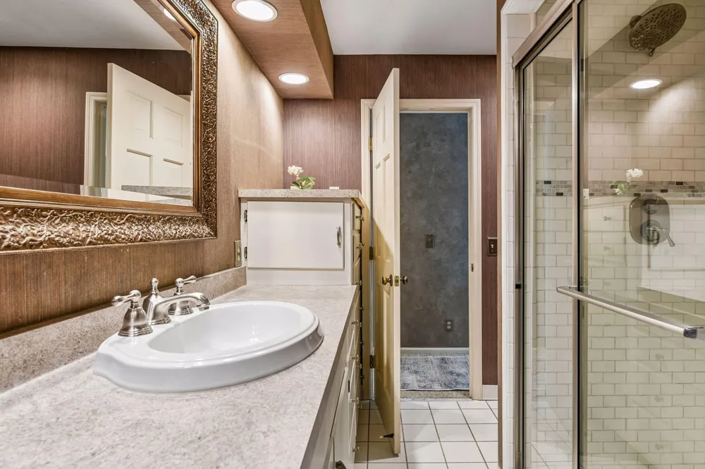 1140 Hollybrook Drive Wayzata, MN 55391