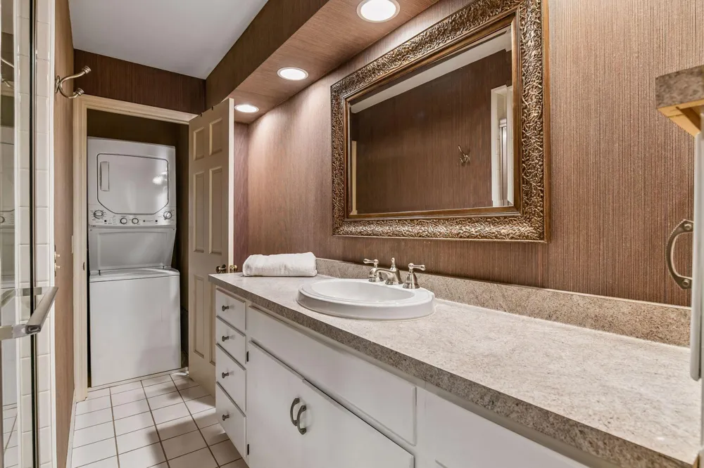 1140 Hollybrook Drive Wayzata, MN 55391