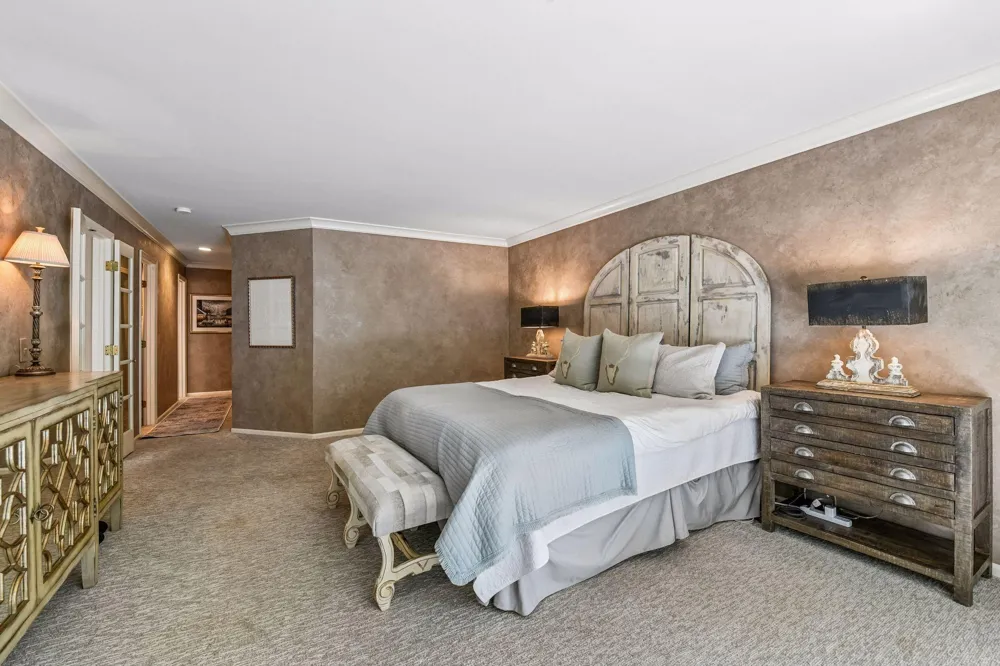 1140 Hollybrook Drive Wayzata, MN 55391