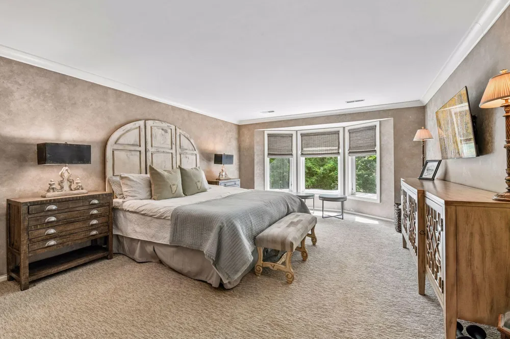 1140 Hollybrook Drive Wayzata, MN 55391