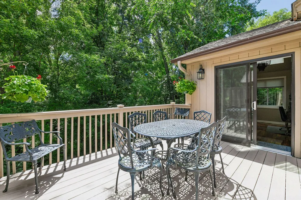 1140 Hollybrook Drive Wayzata, MN 55391