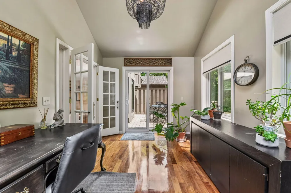 1140 Hollybrook Drive Wayzata, MN 55391