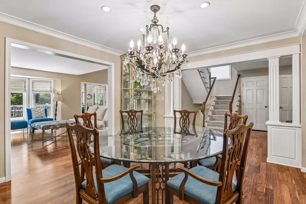 1140 Hollybrook Drive Wayzata, MN 55391
