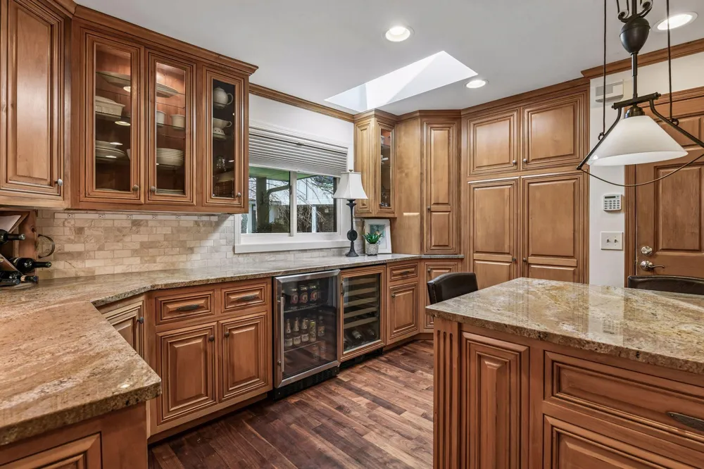 1140 Hollybrook Drive Wayzata, MN 55391