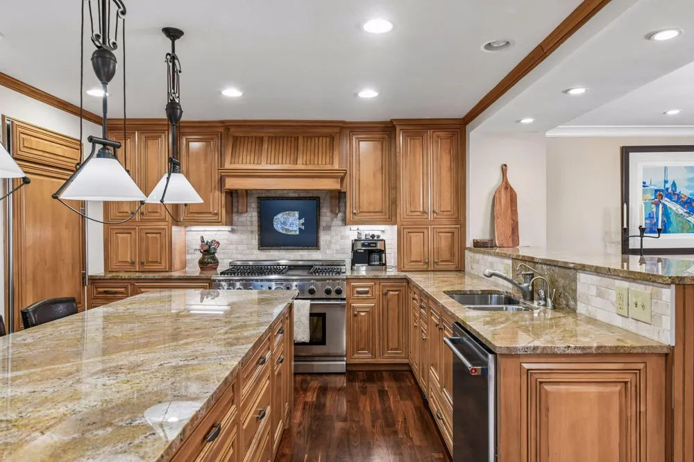 1140 Hollybrook Drive Wayzata, MN 55391