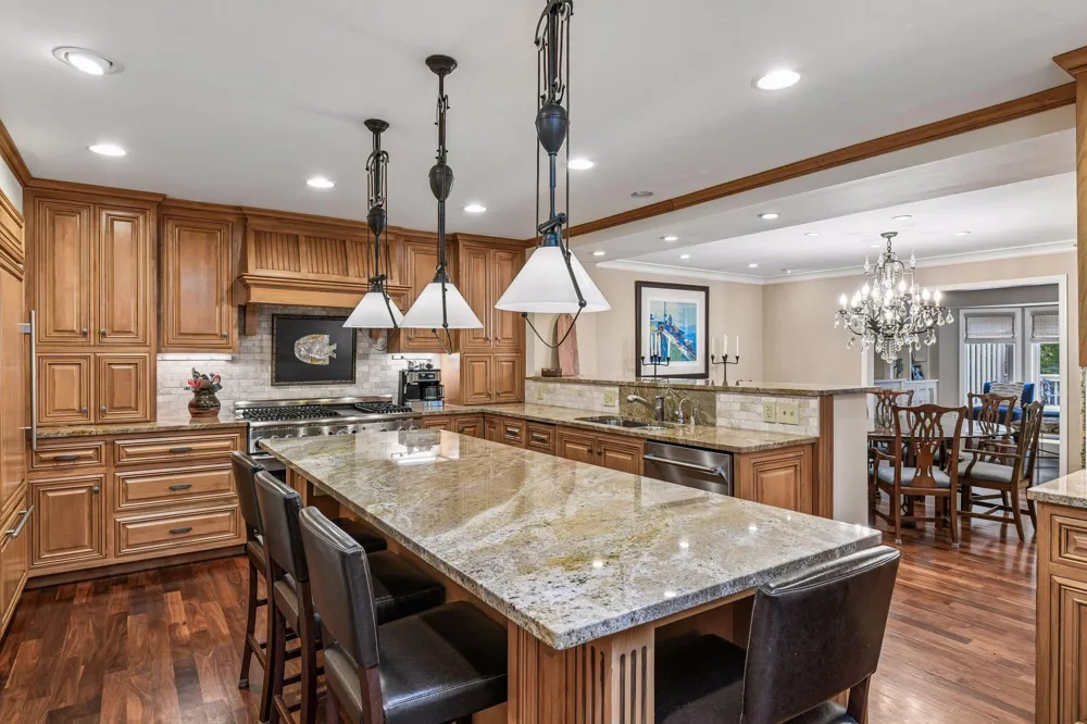 1140 Hollybrook Drive Wayzata, MN 55391