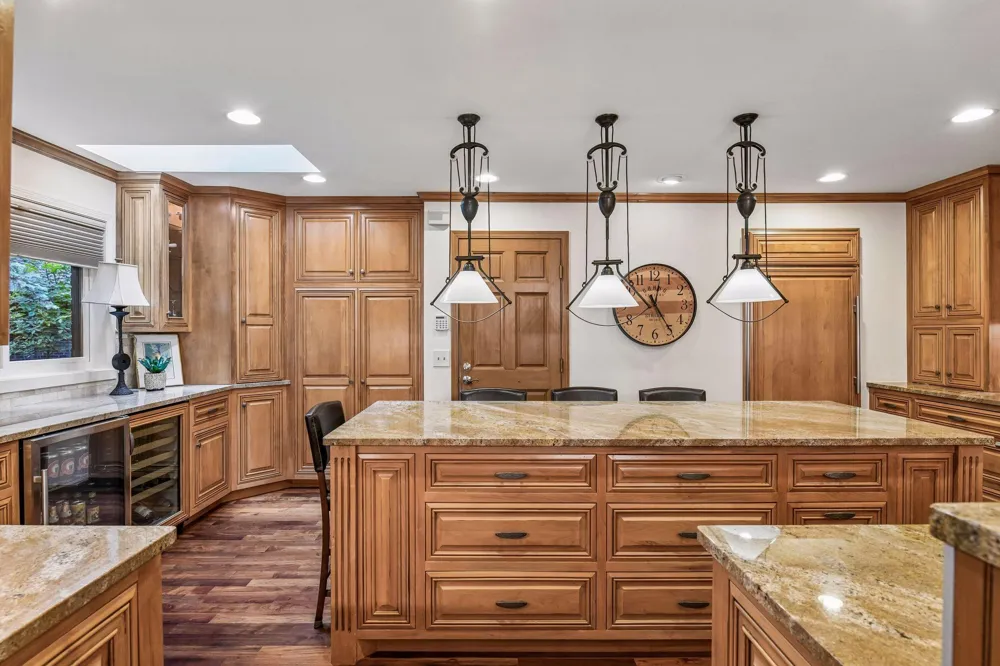 1140 Hollybrook Drive Wayzata, MN 55391