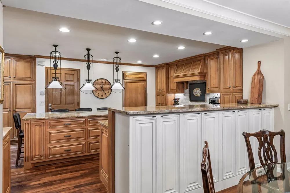 1140 Hollybrook Drive Wayzata, MN 55391