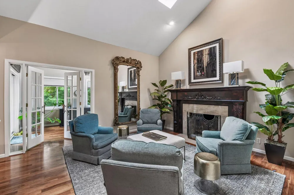 1140 Hollybrook Drive Wayzata, MN 55391