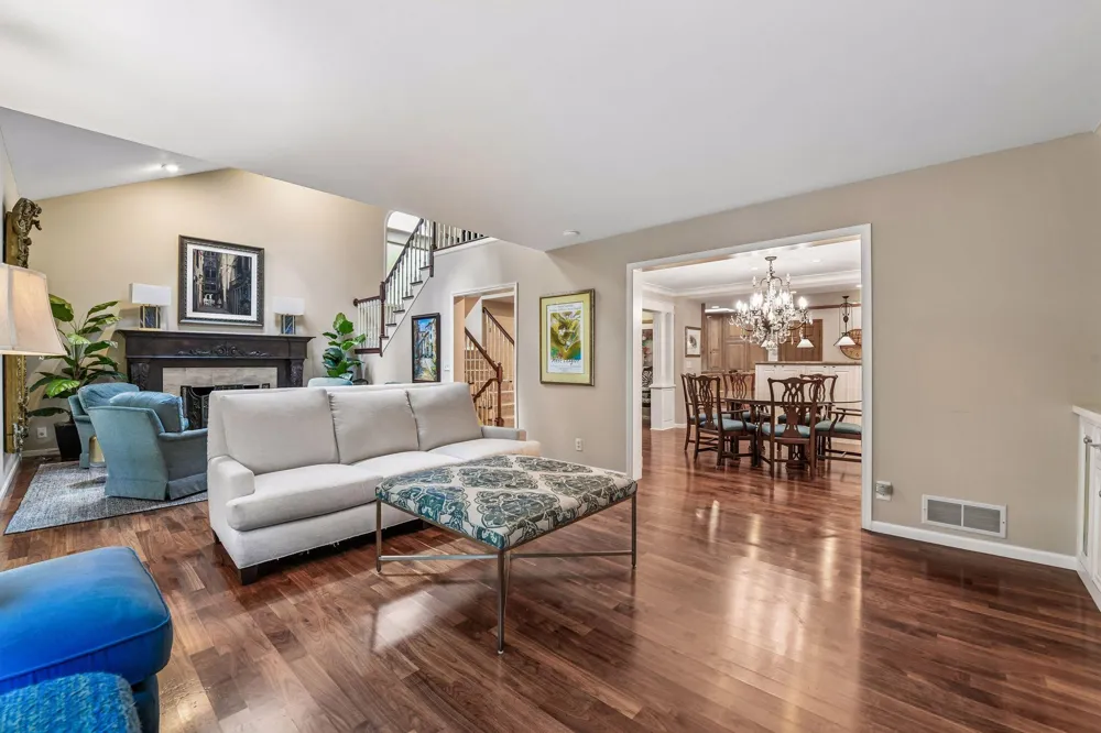 1140 Hollybrook Drive Wayzata, MN 55391