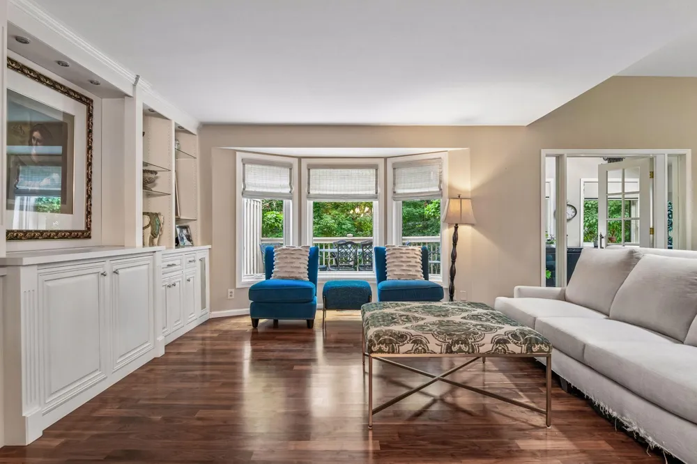 1140 Hollybrook Drive Wayzata, MN 55391