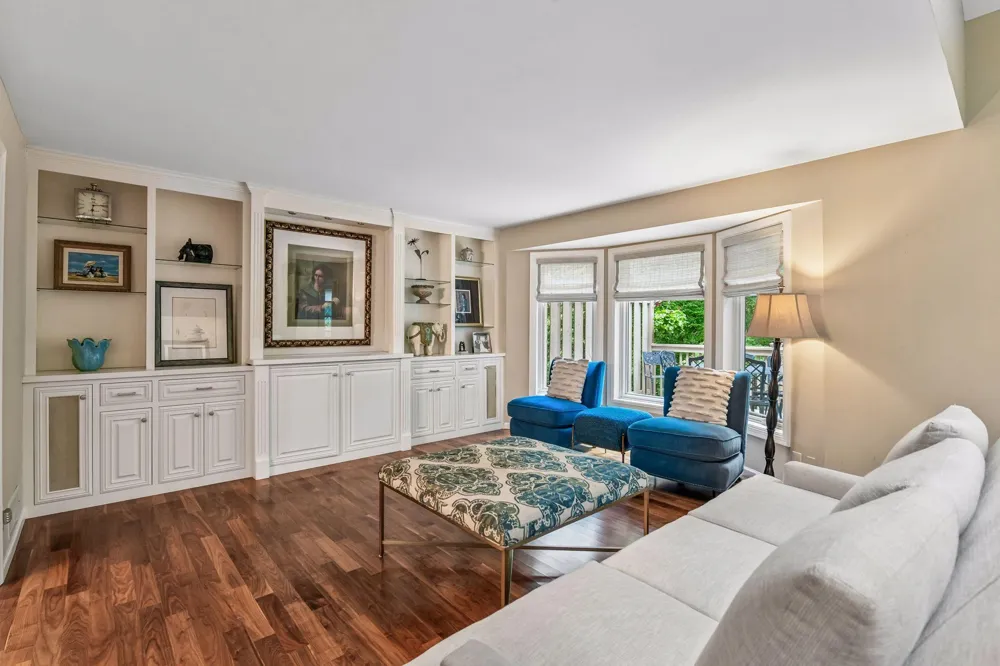 1140 Hollybrook Drive Wayzata, MN 55391