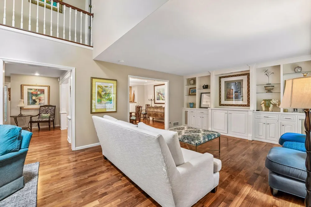 1140 Hollybrook Drive Wayzata, MN 55391