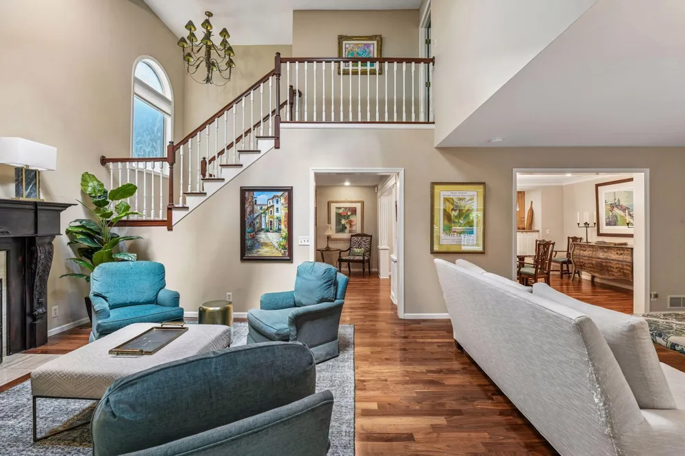 1140 Hollybrook Drive Wayzata, MN 55391
