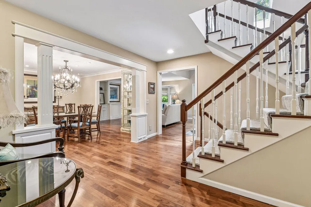 1140 Hollybrook Drive Wayzata, MN 55391