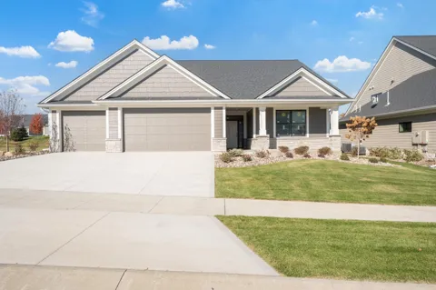 2657 Scenic Point Drive SW