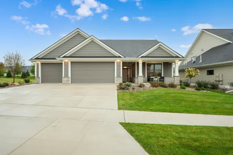 2657 Scenic Point Drive SW