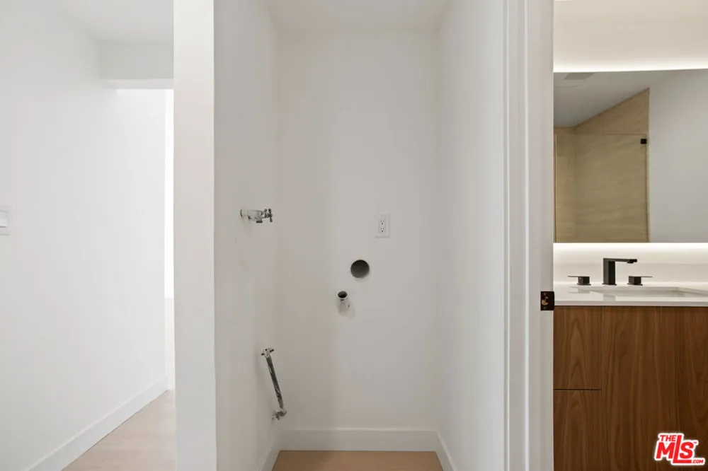 10630 Wilkins Avenue #301 West Los Angeles, CA 90024