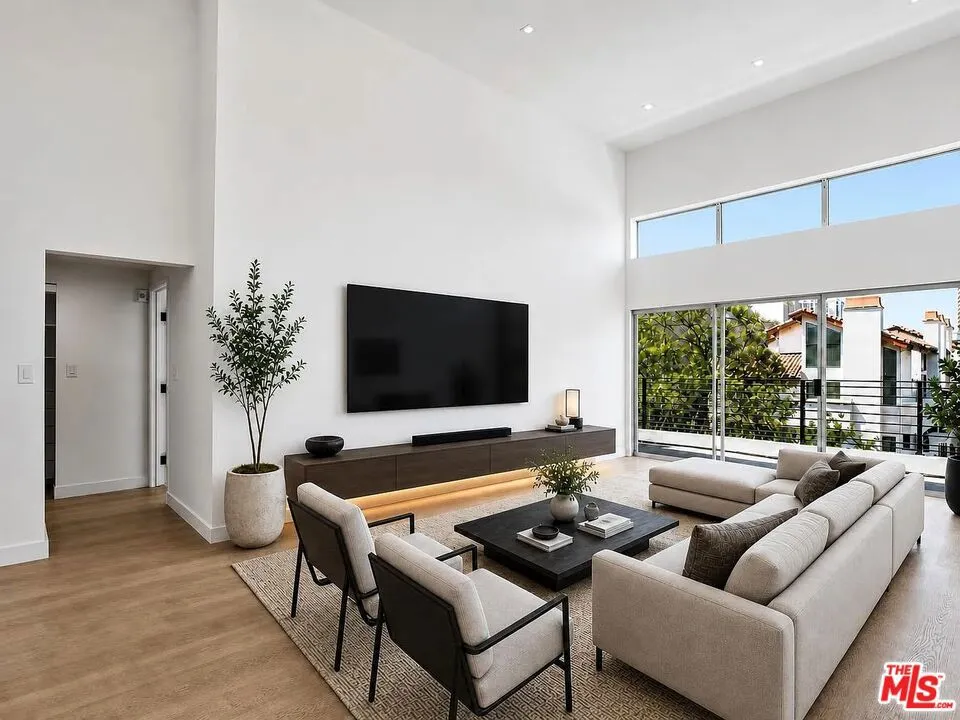 10630 Wilkins Avenue #301 West Los Angeles, CA 90024