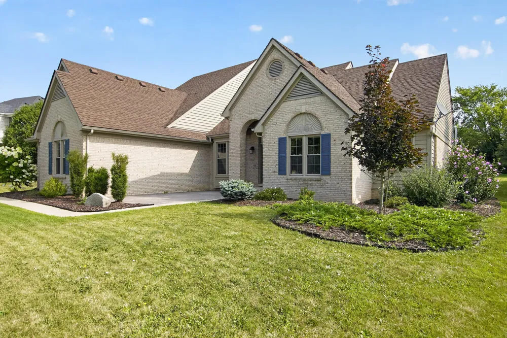 6961 Suncrest Drive Saline, MI 48176
