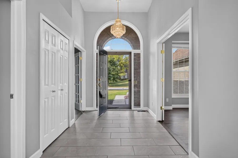 6961 Suncrest Drive Saline, MI 48176