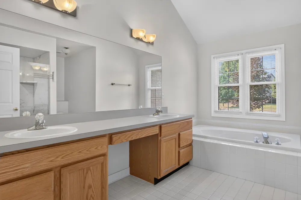 6961 Suncrest Drive Saline, MI 48176