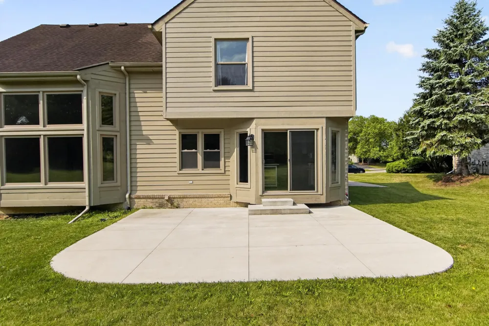 6961 Suncrest Drive Saline, MI 48176