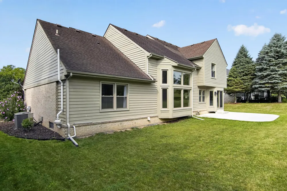6961 Suncrest Drive Saline, MI 48176