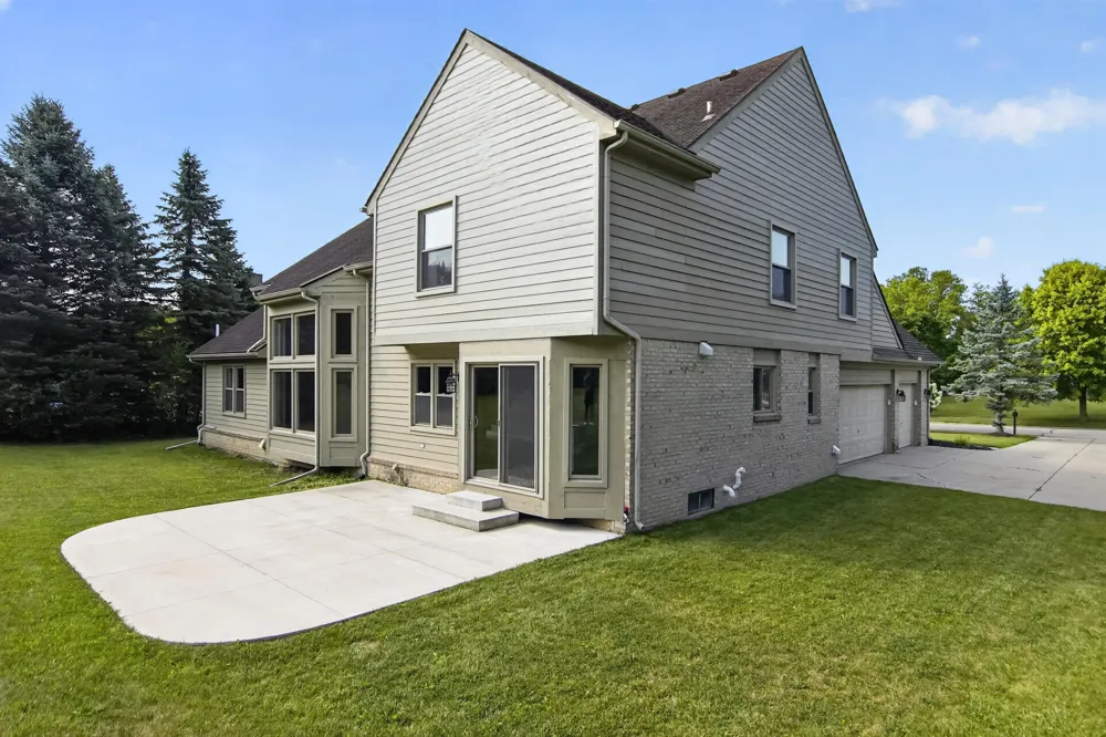 6961 Suncrest Drive Saline, MI 48176