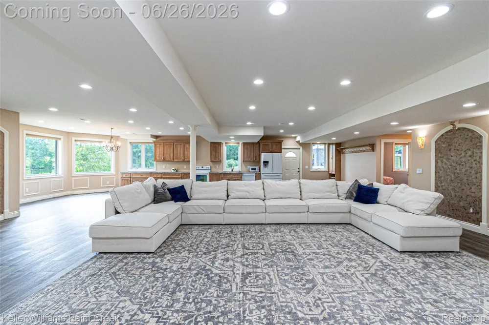 2400 Inwood Road Washington Township, MI 48095