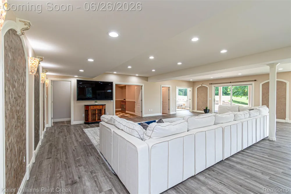 2400 Inwood Road Washington Township, MI 48095