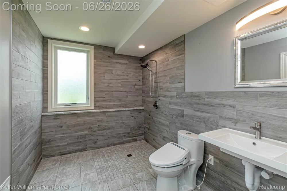2400 Inwood Road Washington Township, MI 48095