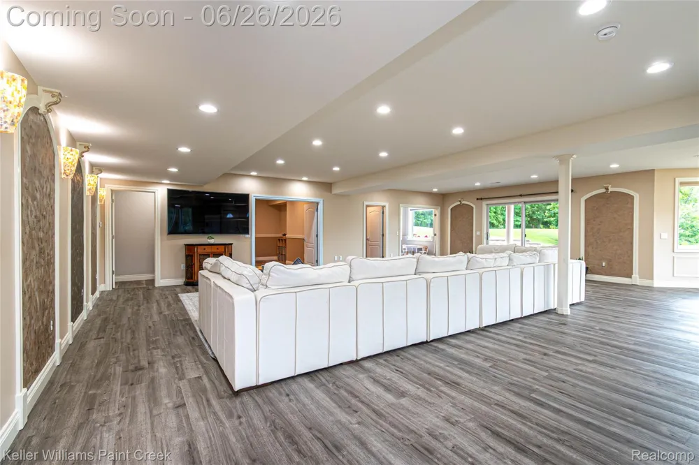 2400 Inwood Road Washington Township, MI 48095
