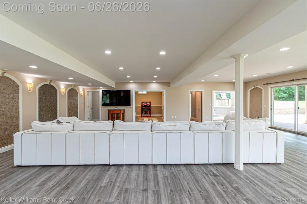 2400 Inwood Road Washington Township, MI 48095