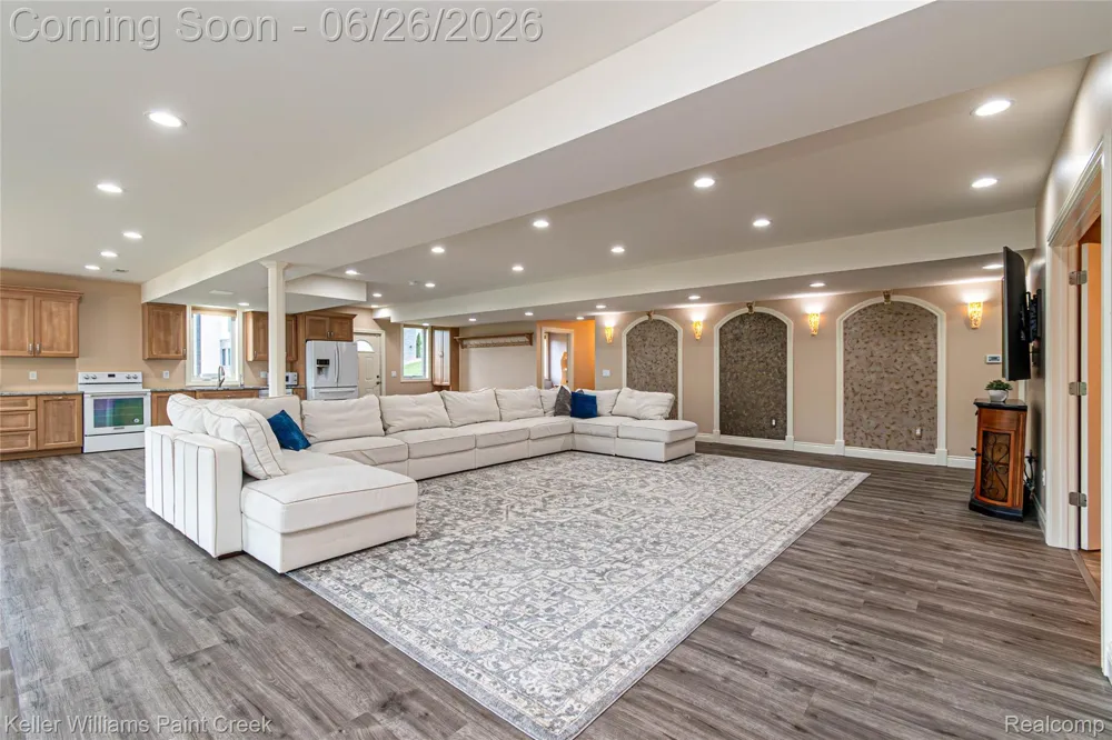 2400 Inwood Road Washington Township, MI 48095