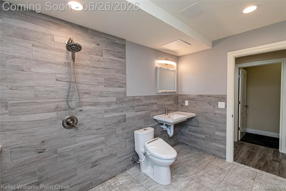2400 Inwood Road Washington Township, MI 48095